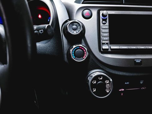 Used 2011 Honda Fit Sport image 27