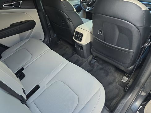 Used 2024 Kia Sportage EX FWD image 11