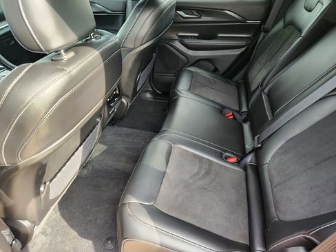 Used 2025 Jeep Grand Cherokee 4WD image 33