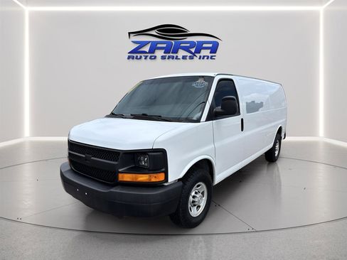 Used 2010 Chevrolet Express 2500 Extended RWD image 2