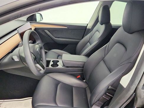 Used 2024 Tesla Model Y 2WD image 24