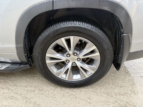Used 2015 Toyota Highlander XLE AWD/4WD image 35