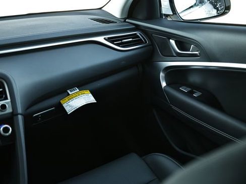 Used 2025 Genesis G70 2.5T image 26