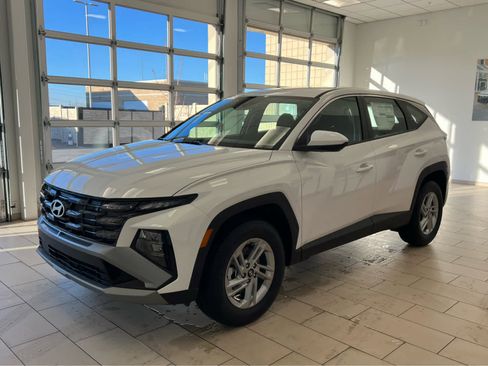 New 2026 Hyundai Tucson SE image 1