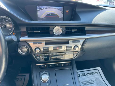 Used 2016 Lexus ES 350 w/ Luxury Package w/Wood Trim image 15