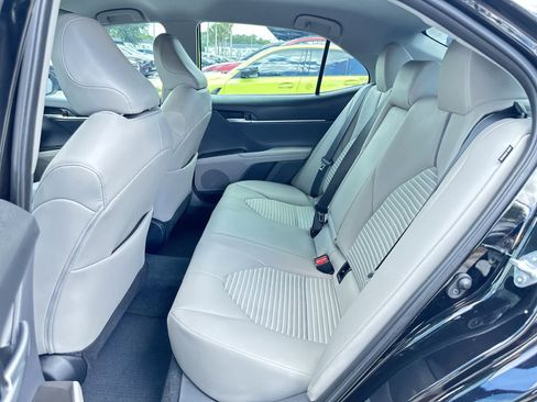Used 2023 Toyota Camry SE FWD image 4
