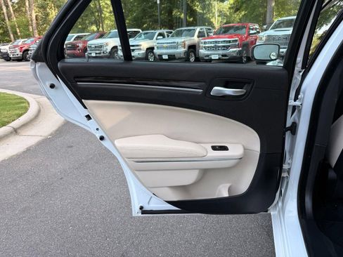 Used 2015 Chrysler 300 Limited RWD image 24