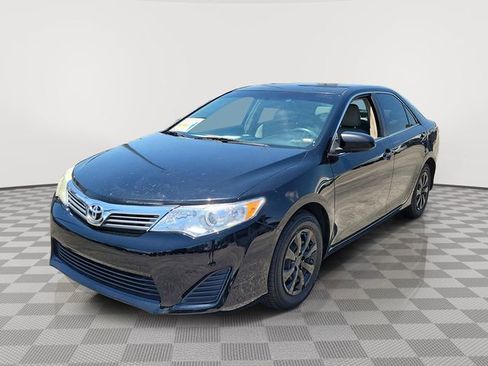 Used 2014 Toyota Camry FWD image 3