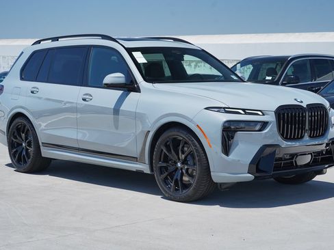 New 2027 BMW X7 xDrive40i w/ M Sport Package AWD/4WD image 3