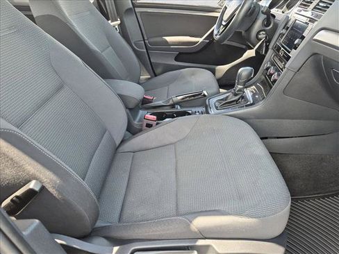 Used 2019 Volkswagen Golf 4-Door FWD image 18