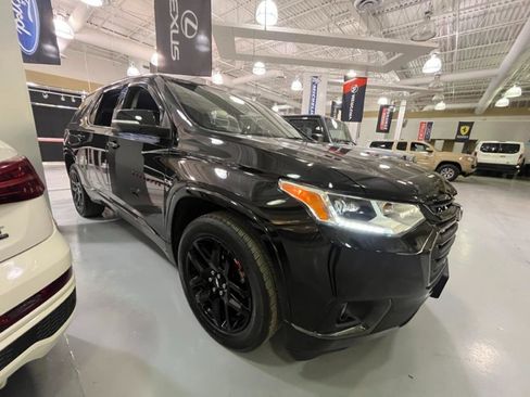 Used 2021 Chevrolet Traverse Premier w/ Redline Edition AWD/4WD image 3