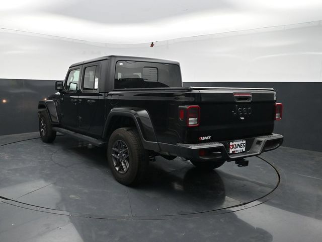 Used 2024 Jeep Gladiator Sport AWD/4WD image 7