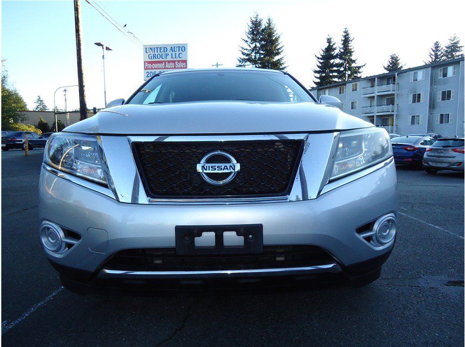 Used 2013 Nissan Pathfinder SV AWD/4WD image 3