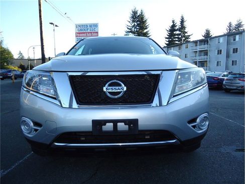 Used 2013 Nissan Pathfinder SV image 3