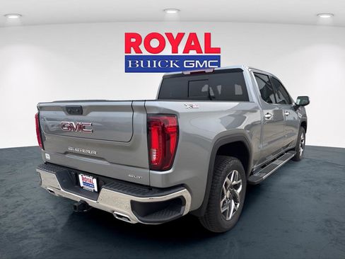 New 2026 GMC Sierra 1500 SLT image 17