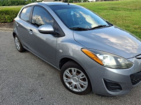 Used 2014 MAZDA MAZDA2 Sport FWD image 6