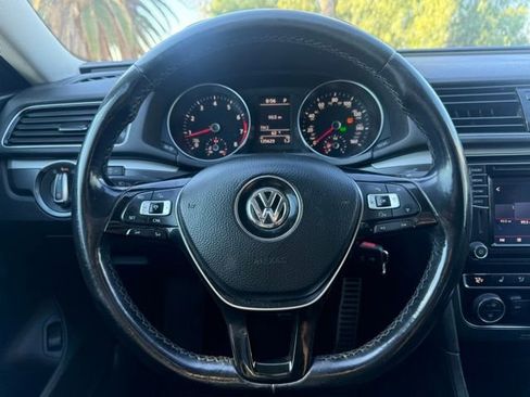 Used 2018 Volkswagen Passat 2.0T R-Line w/ R-Line Lighting Package image 20