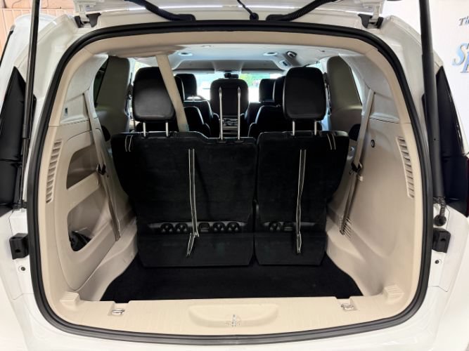 Used 2024 Chrysler Pacifica Touring-L FWD image 27