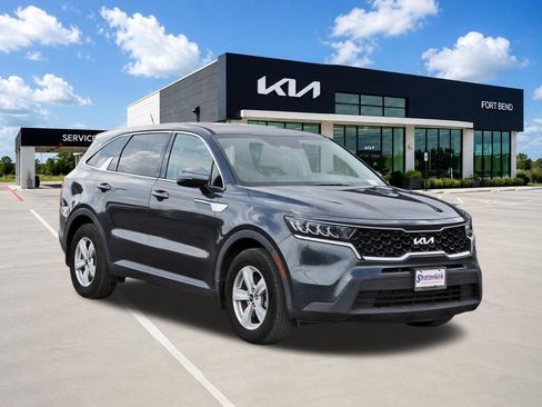 Used 2022 Kia Sorento LX FWD image 3