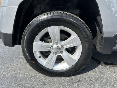 Used 2017 Jeep Patriot Latitude AWD/4WD image 61