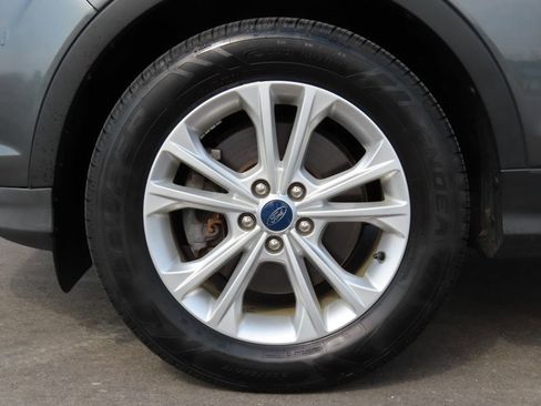 Used 2019 Ford Escape SEL image 9