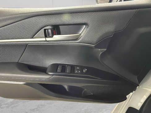 Used 2025 Toyota Camry SE w/ Convenience Package image 25