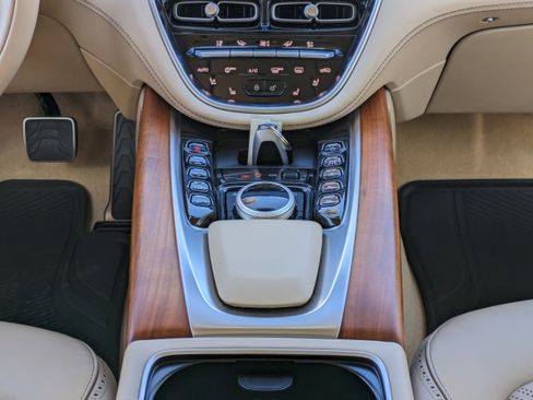 Used 2024 Aston Martin DBX image 22