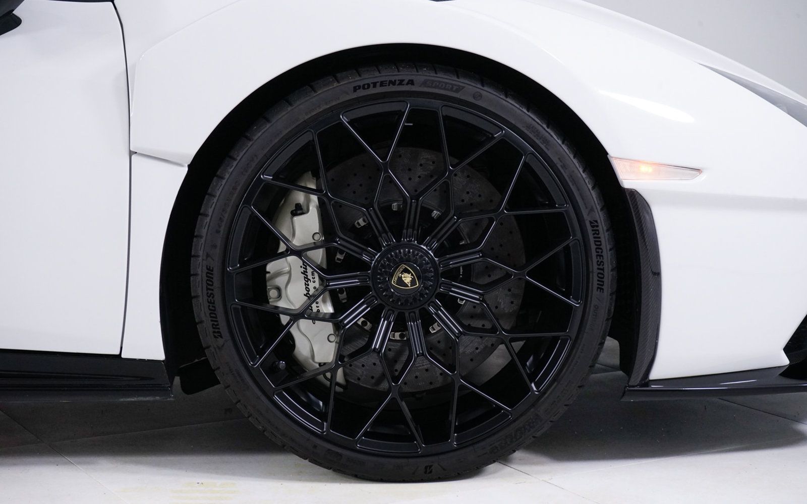 Used 2023 Lamborghini Huracan STO RWD image 14