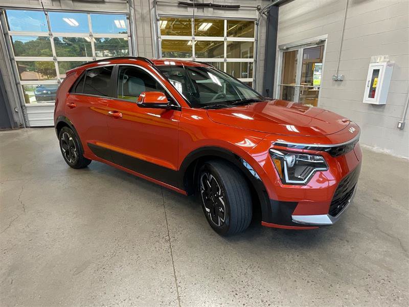 Used 2023 Kia Niro Wind w/ Wind Preserve Package FWD image 7