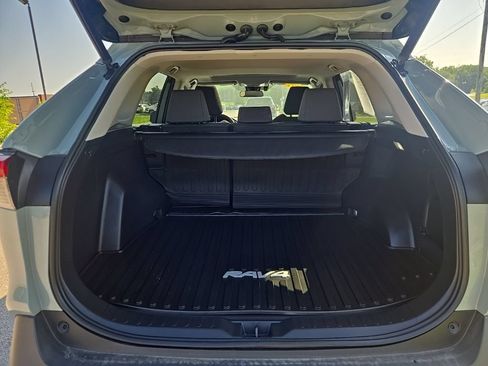 Used 2022 Toyota RAV4 XLE w/ Convenience Package AWD/4WD image 11