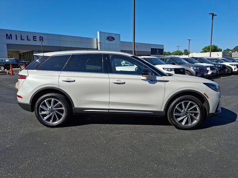 Used 2023 Lincoln Corsair AWD w/ Equipment Group 101A image 7