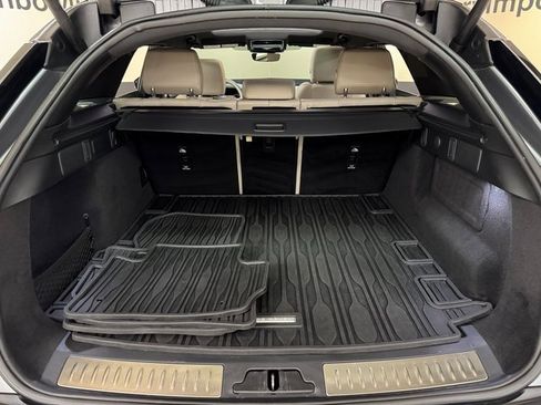 Used 2022 Land Rover Range Rover Velar R-Dynamic S image 24