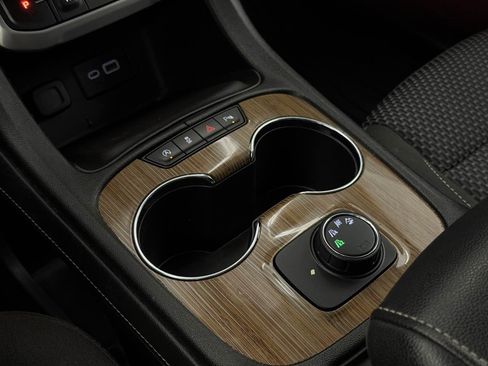 Used 2020 GMC Acadia SLE image 39