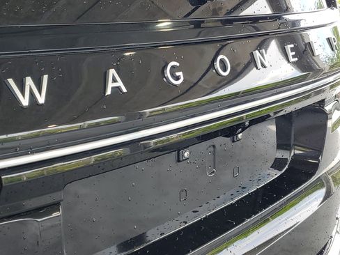 Used 2024 Jeep Wagoneer L Series II RWD image 6