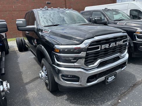 Used 2025 RAM 3500 Tradesman AWD/4WD image 3