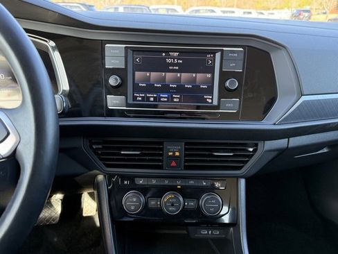 Used 2024 Volkswagen Jetta SE image 19