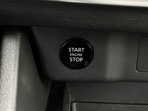 Used 2025 Nissan Rogue SV image 26