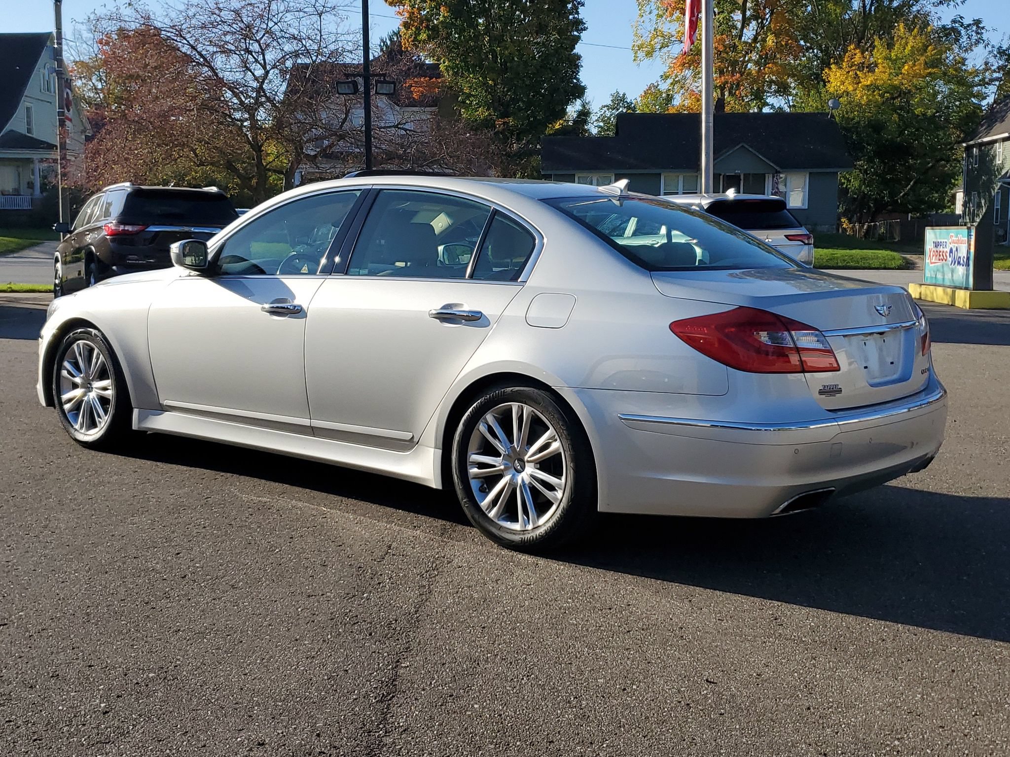 Used 2012 Hyundai Genesis 3.8 w/ Premium Pkg RWD image 5