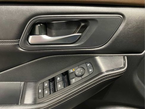 Used 2023 Nissan Rogue SV w/ SV Premium B Package image 10