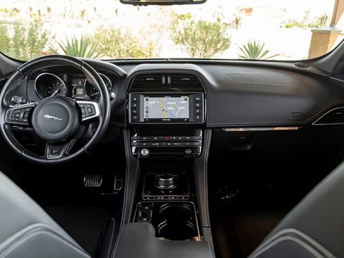Used 2017 Jaguar F-PACE S AWD/4WD image 20