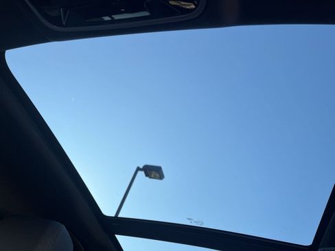 New 2025 Land Rover Range Rover Velar Dynamic SE image 12