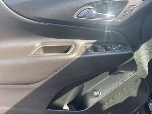 Used 2022 Chevrolet Equinox LT image 13