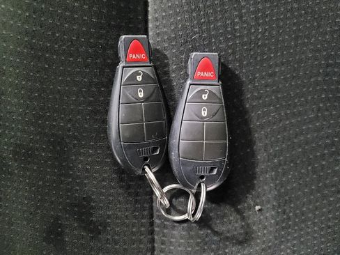 Used 2019 Dodge Grand Caravan SE image 32