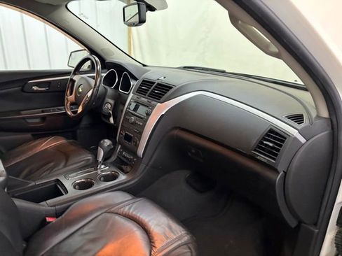 Used 2012 Chevrolet Traverse LT FWD image 24