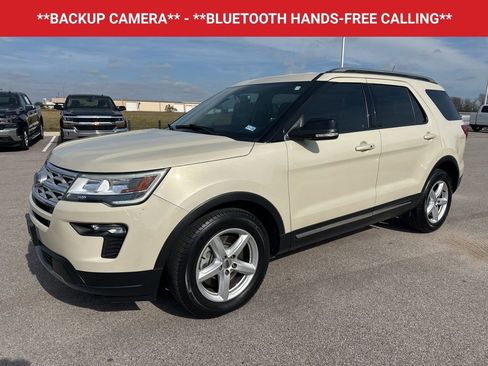 Used 2018 Ford Explorer XLT w/ Equipment Group 201A image 3