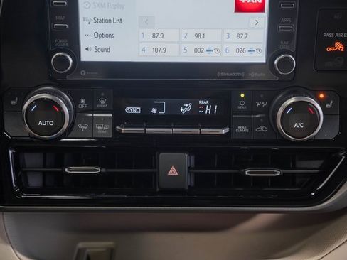 Used 2022 Toyota Highlander XLE image 20