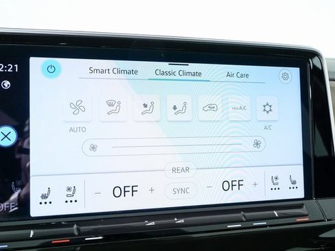 Certified 2025 Volkswagen Atlas SE image 7