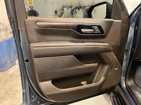 Used 2025 Chevrolet Tahoe LT w/ Comfort Package AWD/4WD image 12