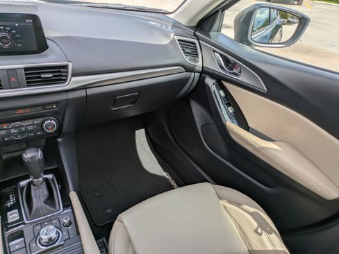 Used 2018 MAZDA MAZDA3 Touring FWD image 15