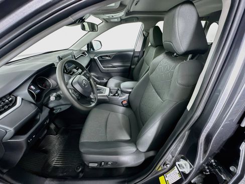 Used 2021 Toyota RAV4 XLE w/ Convenience Package FWD image 13